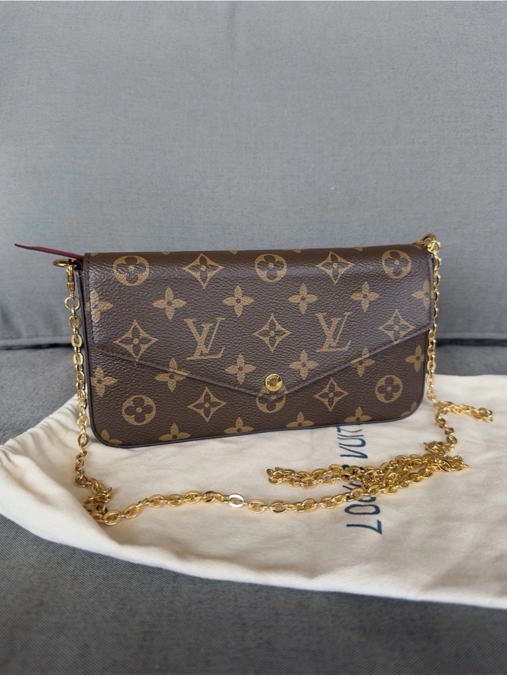 Louis Vuitton Felicie Pochette in Monogram Canvas with gold chain strap - Picture 4 of 7